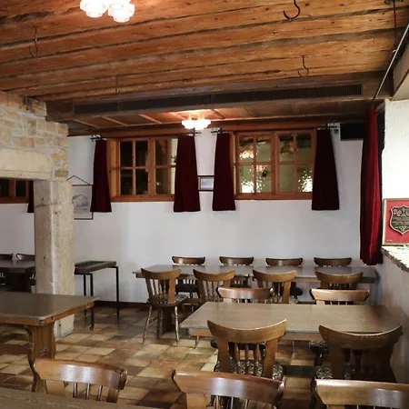 Du Cheval Blanc Hotel 3*