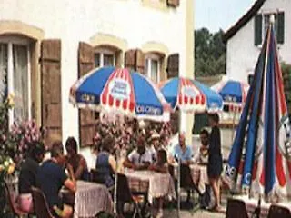 Du Cheval Blanc Hotel 3*